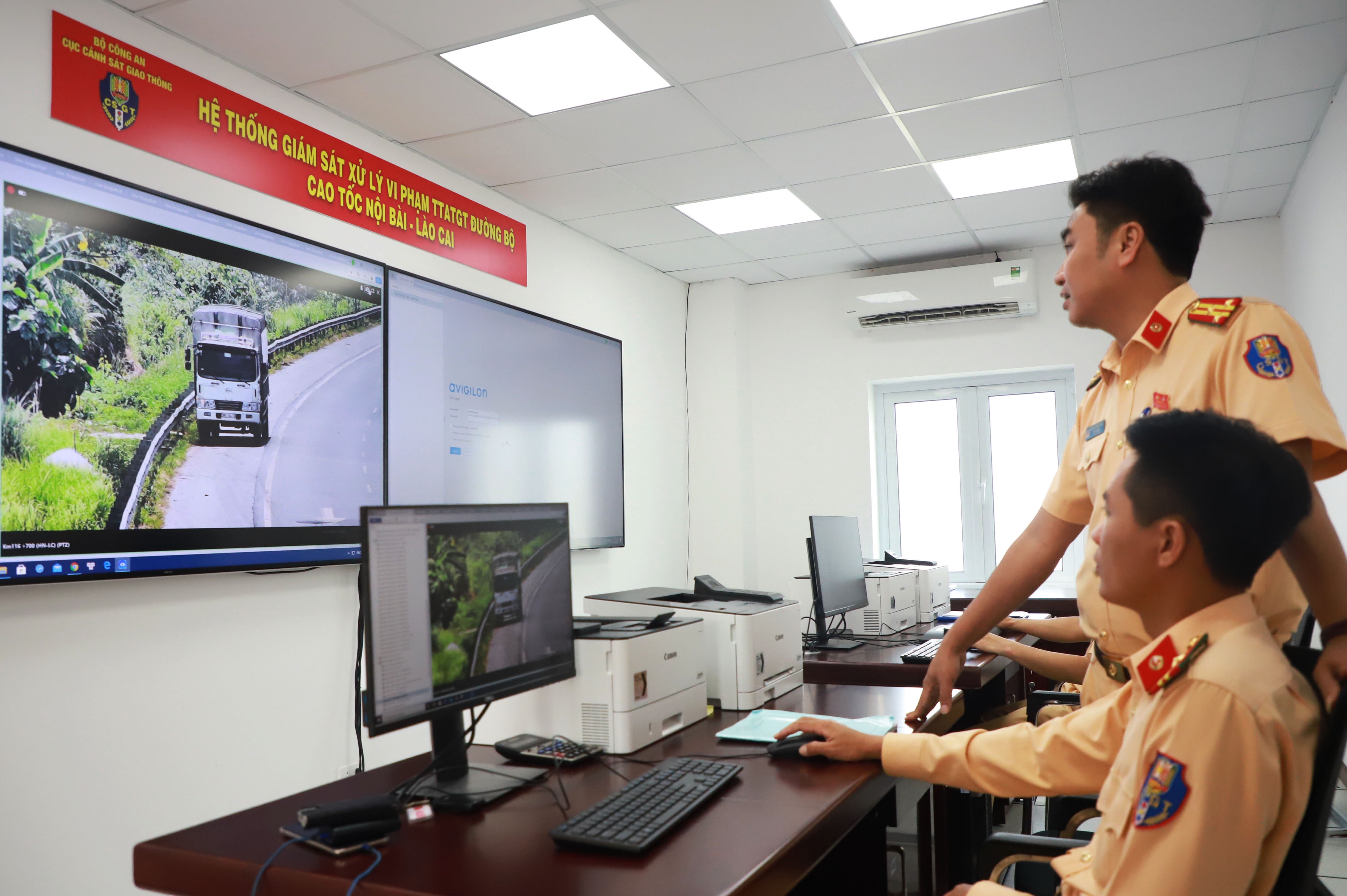 110 camera giam sat vi pham doc cao toc Ha Noi - Lao Cai hinh anh