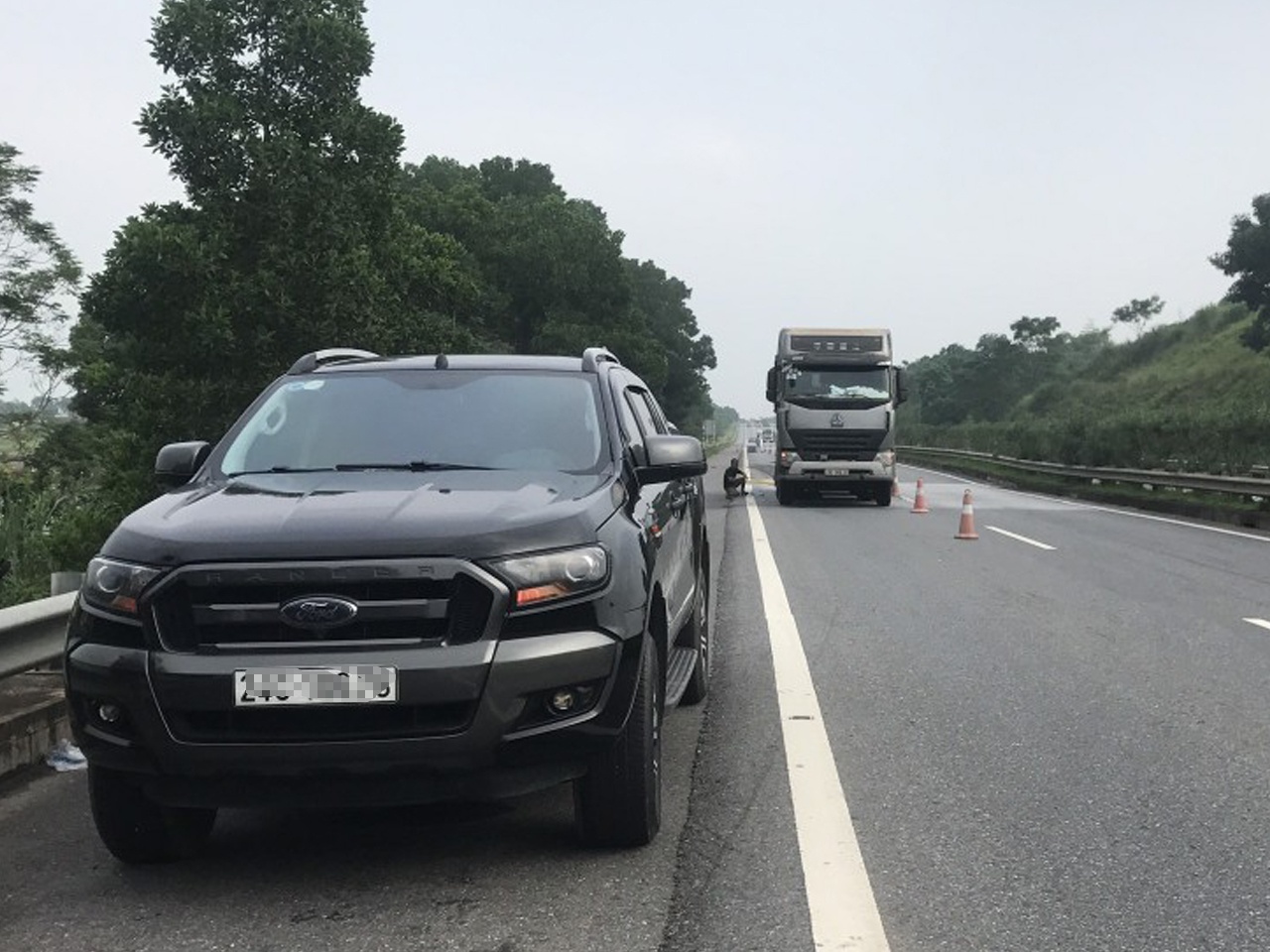 Vang ra tu oto, nguoi dan ong tu vong hinh anh