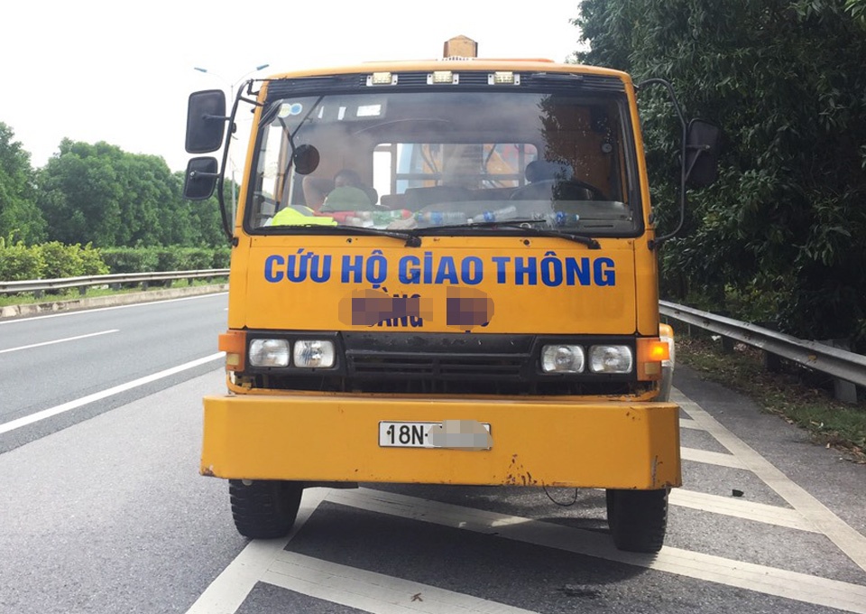 Xe cứu hộ đi ngược chiều ảnh 1 Xe cuu ho di nguoc chieu anh 1