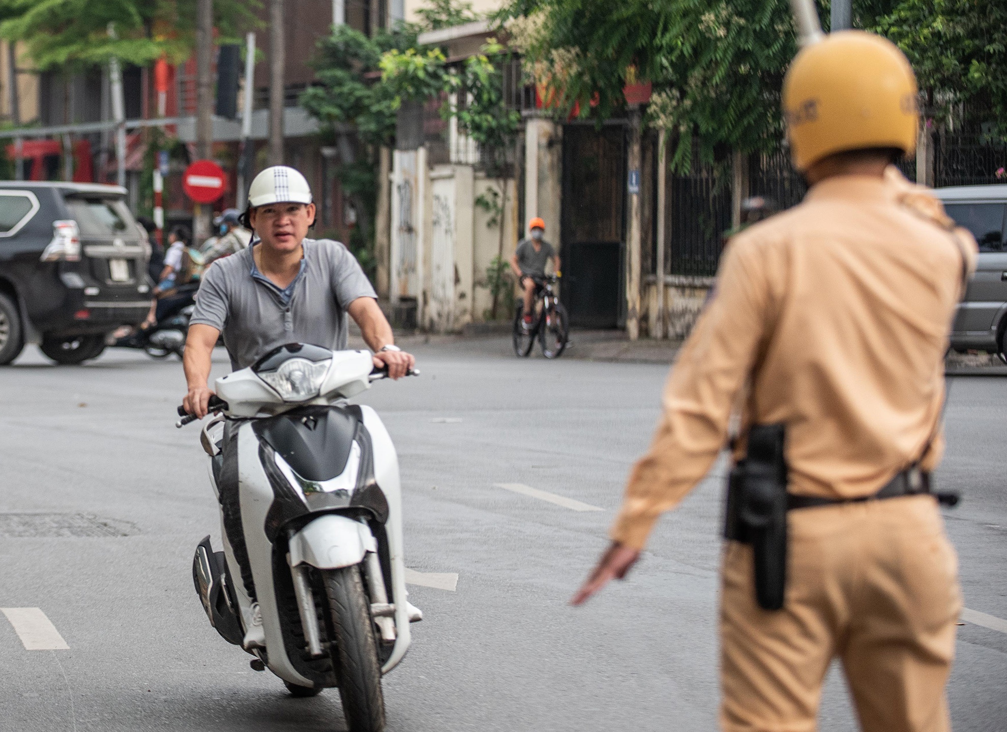 Doi mu bao hiem luoi trai co bi xu phat? hinh anh