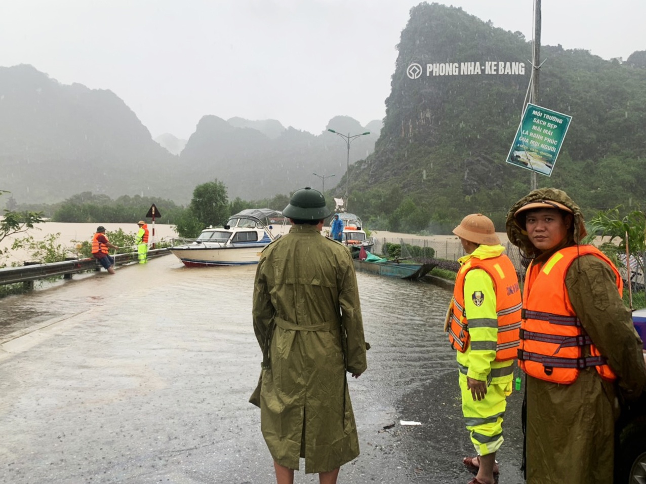 Ngập tại Quảng Bình Hà Tĩnh ảnh 3 Ngap tai Quang Binh Ha Tinh anh 3