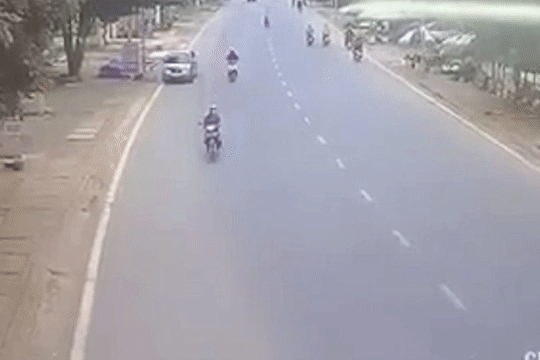 Xe may doi dau, 1 nguoi chet hinh anh