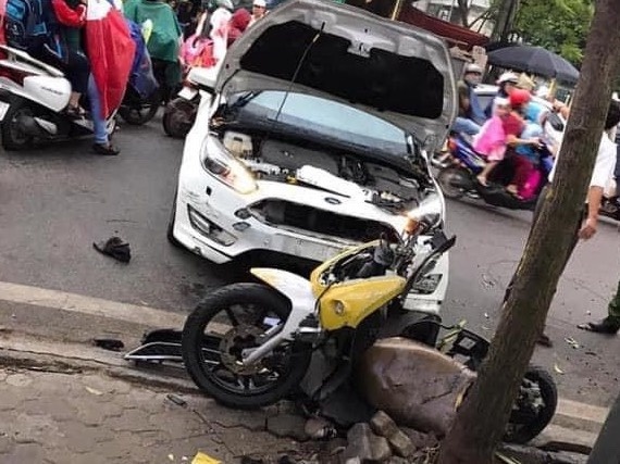 Oto dam canh sat anh 1