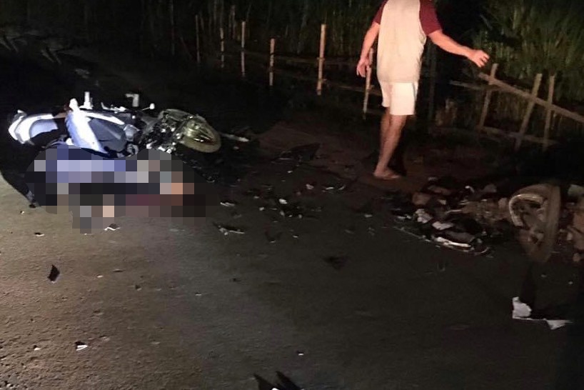 Hai xe may va cham trong dem, 2 nguoi chet hinh anh