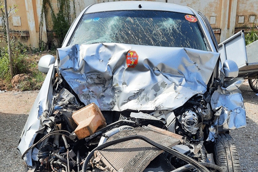 Hai oto duoi nhau, mot nguoi chet hinh anh