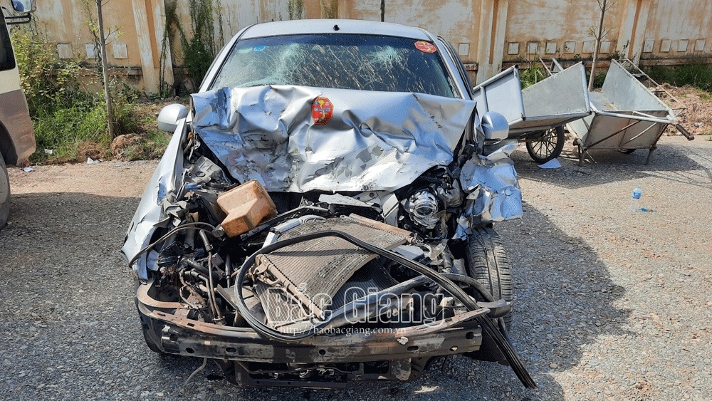 2 xe duoi nhau o Bac Giang anh 1