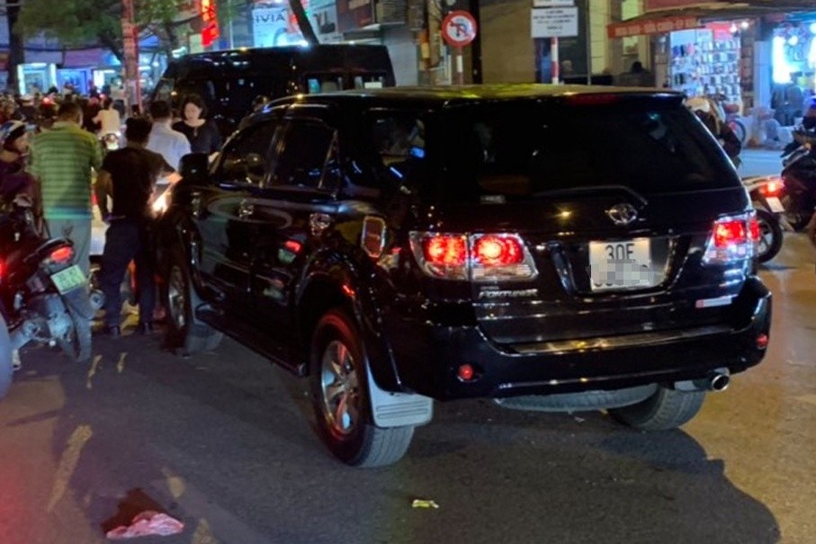 Xe Fortuner tong lien hoan o Ha Noi hinh anh