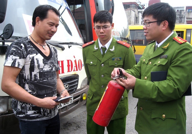 Bo quy dinh xe duoi 9 cho phai co binh cuu hoa hinh anh