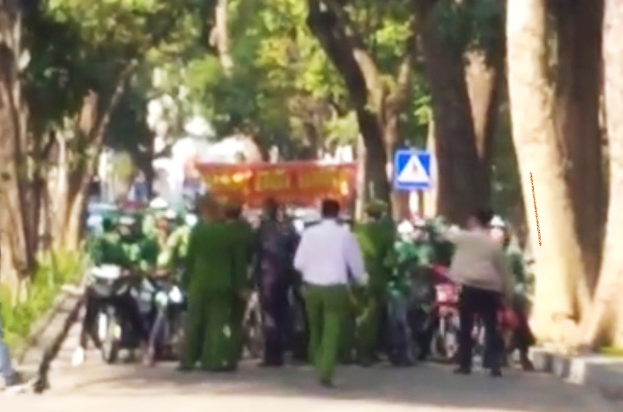 tai xe Grab bieu tinh anh 2