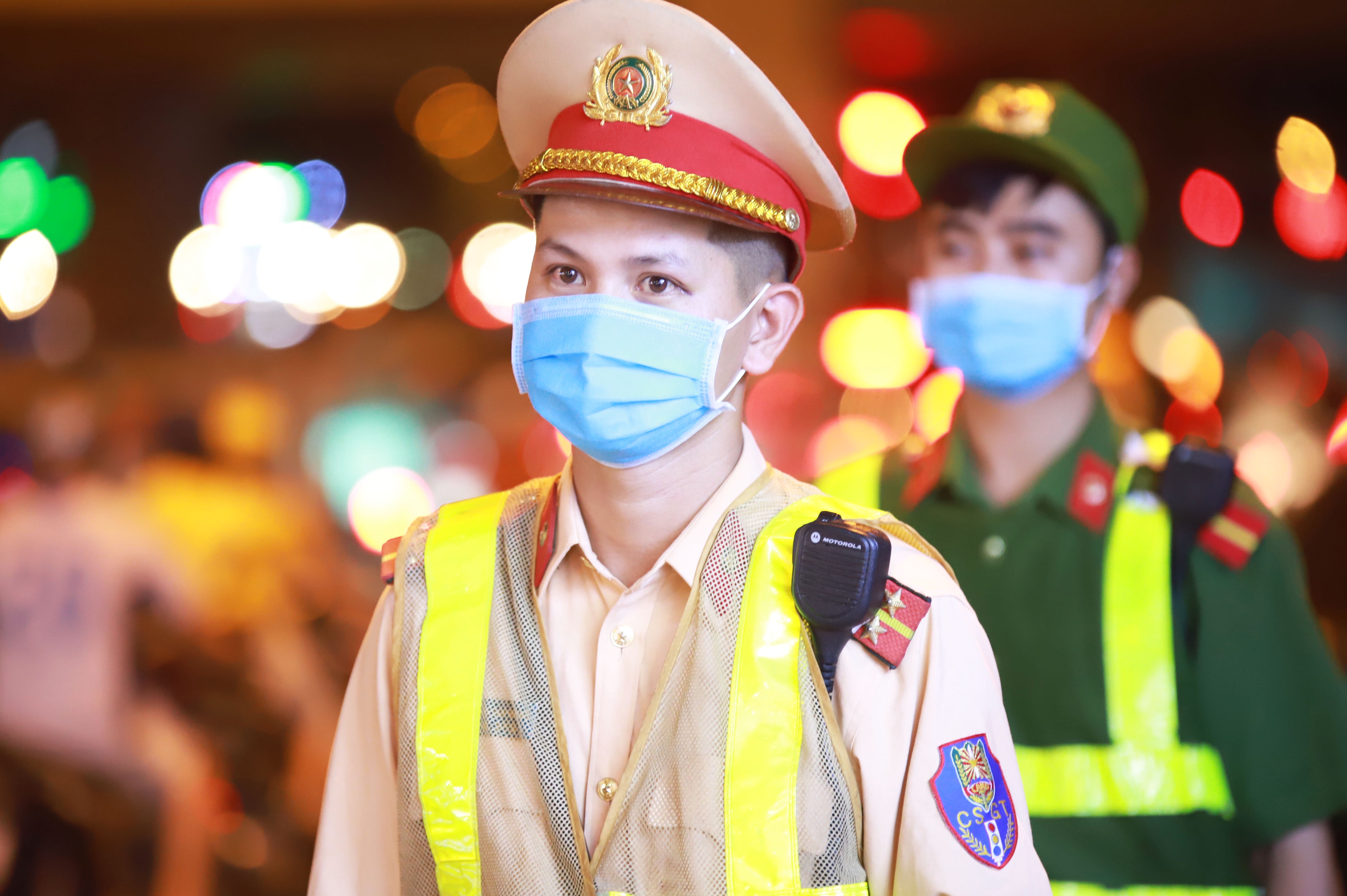 Bao dam an toan giao thong dip Tet gan voi phong, chong Covid-19 hinh anh