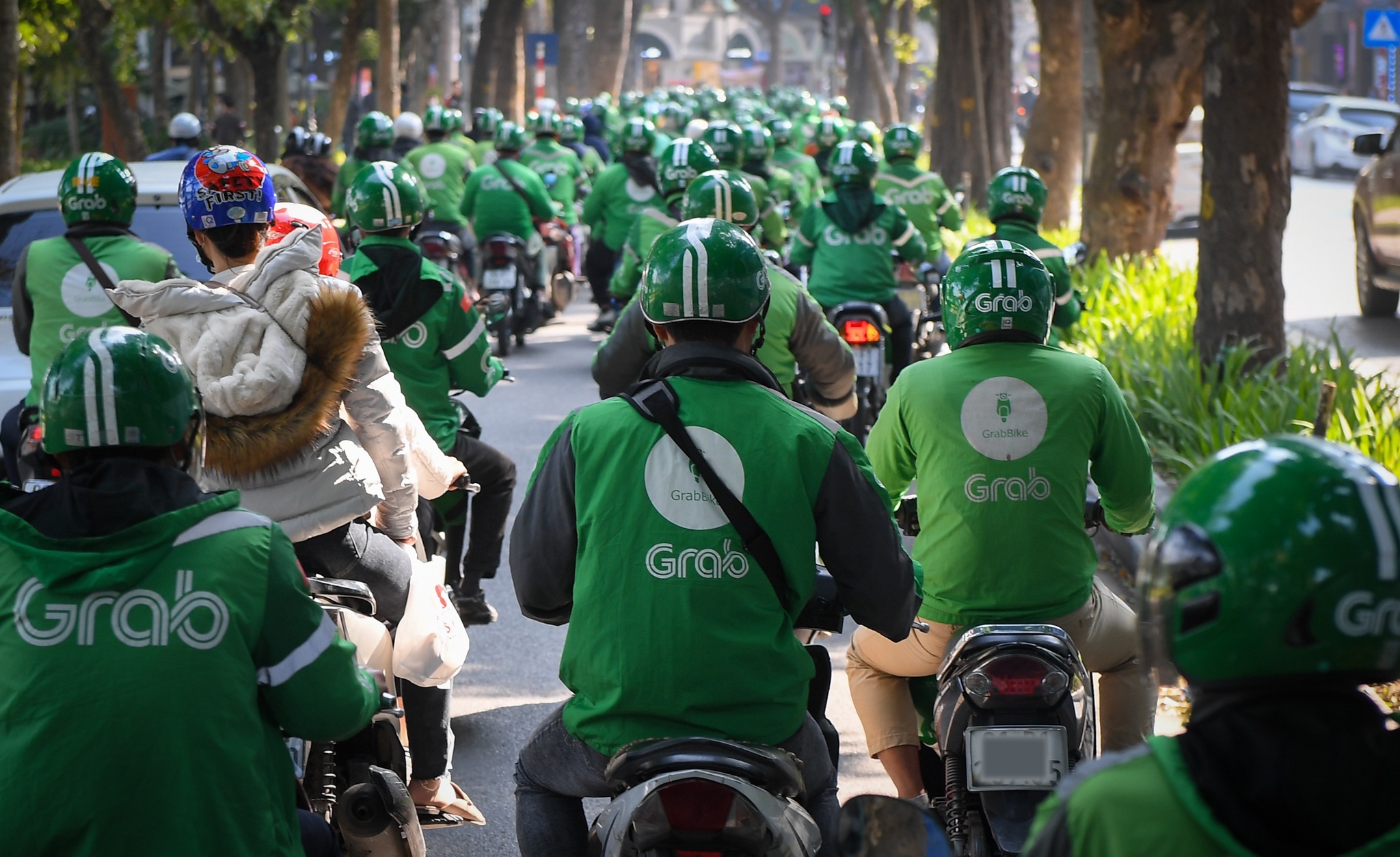 Giai tan hang tram tai xe mac ao Grab dieu hanh quanh ho Guom hinh anh
