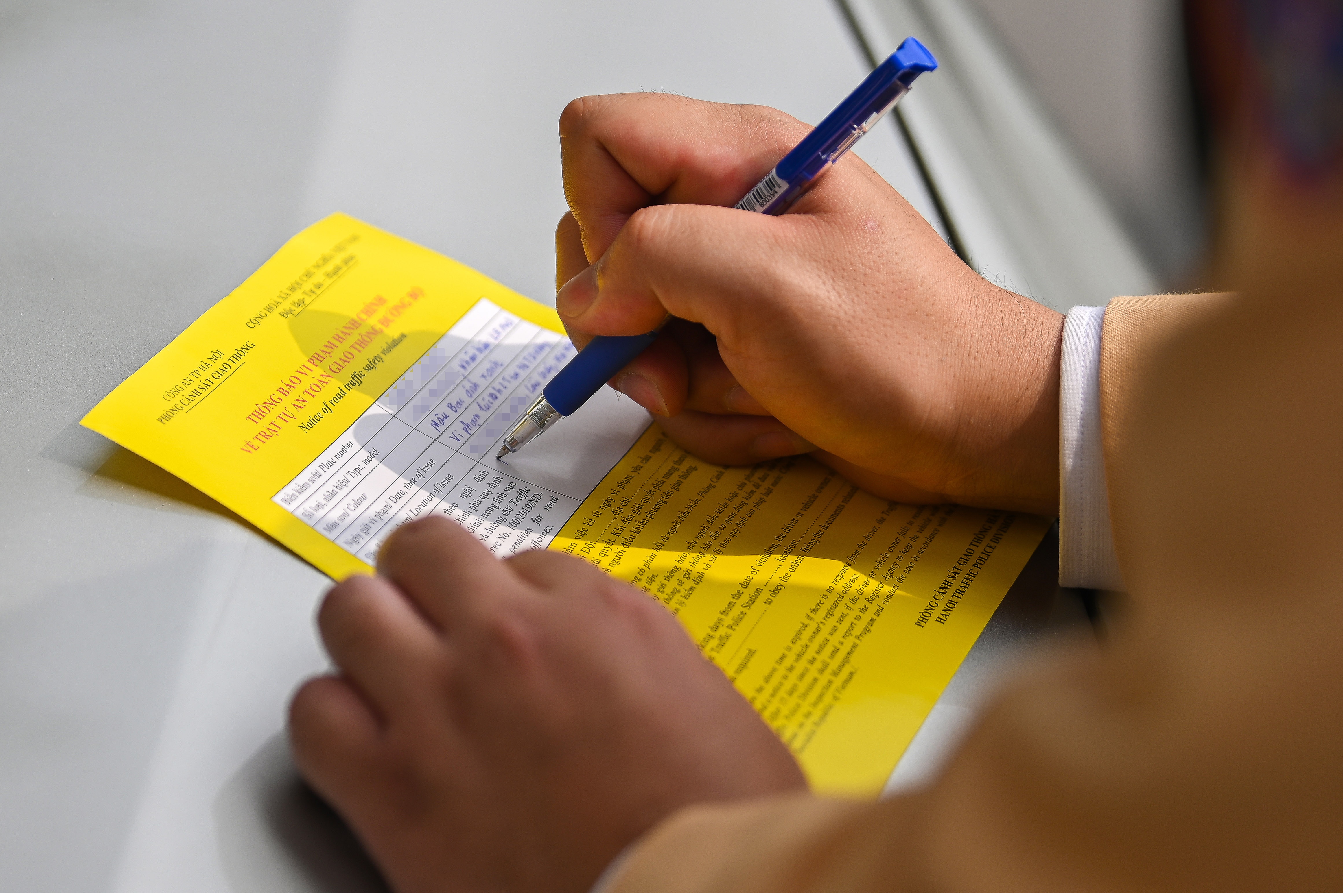 Dan thong bao phat nguoi tren xe anh 3