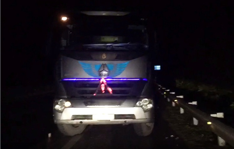 Xe tai chay nguoc chieu 29 km tren cao toc hinh anh