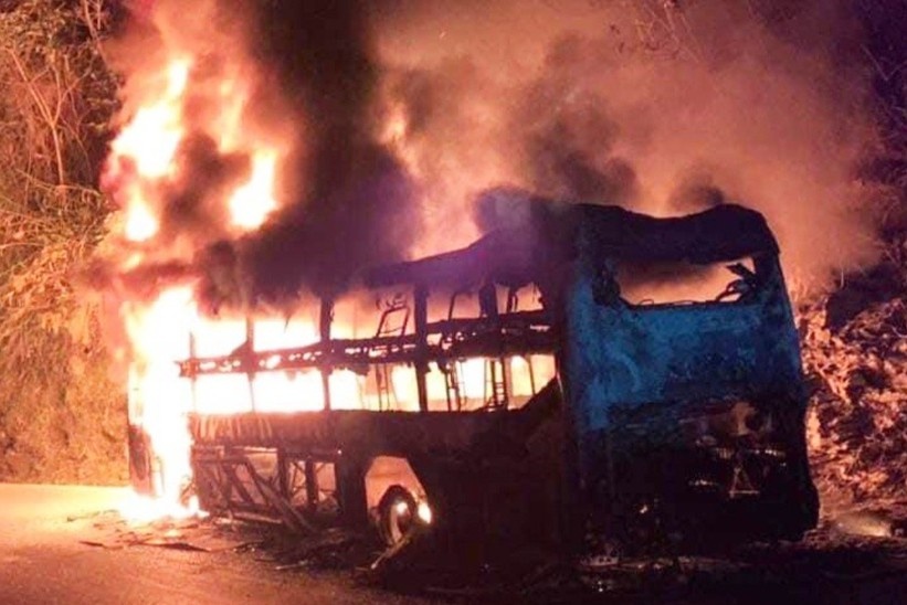 6 nguoi thoat chet khi xe giuong nam boc chay hinh anh