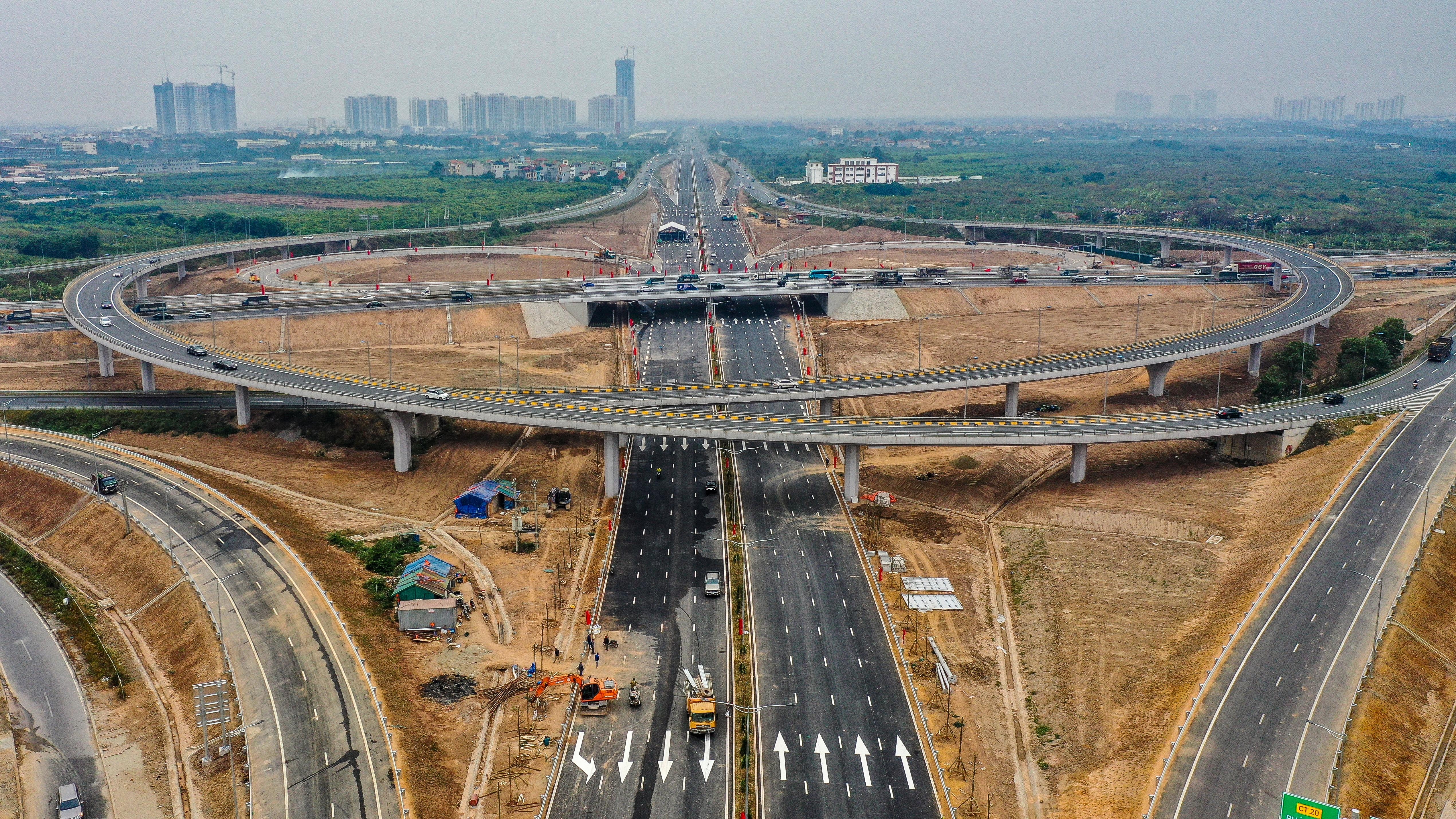 Nut giao Co Linh anh 2