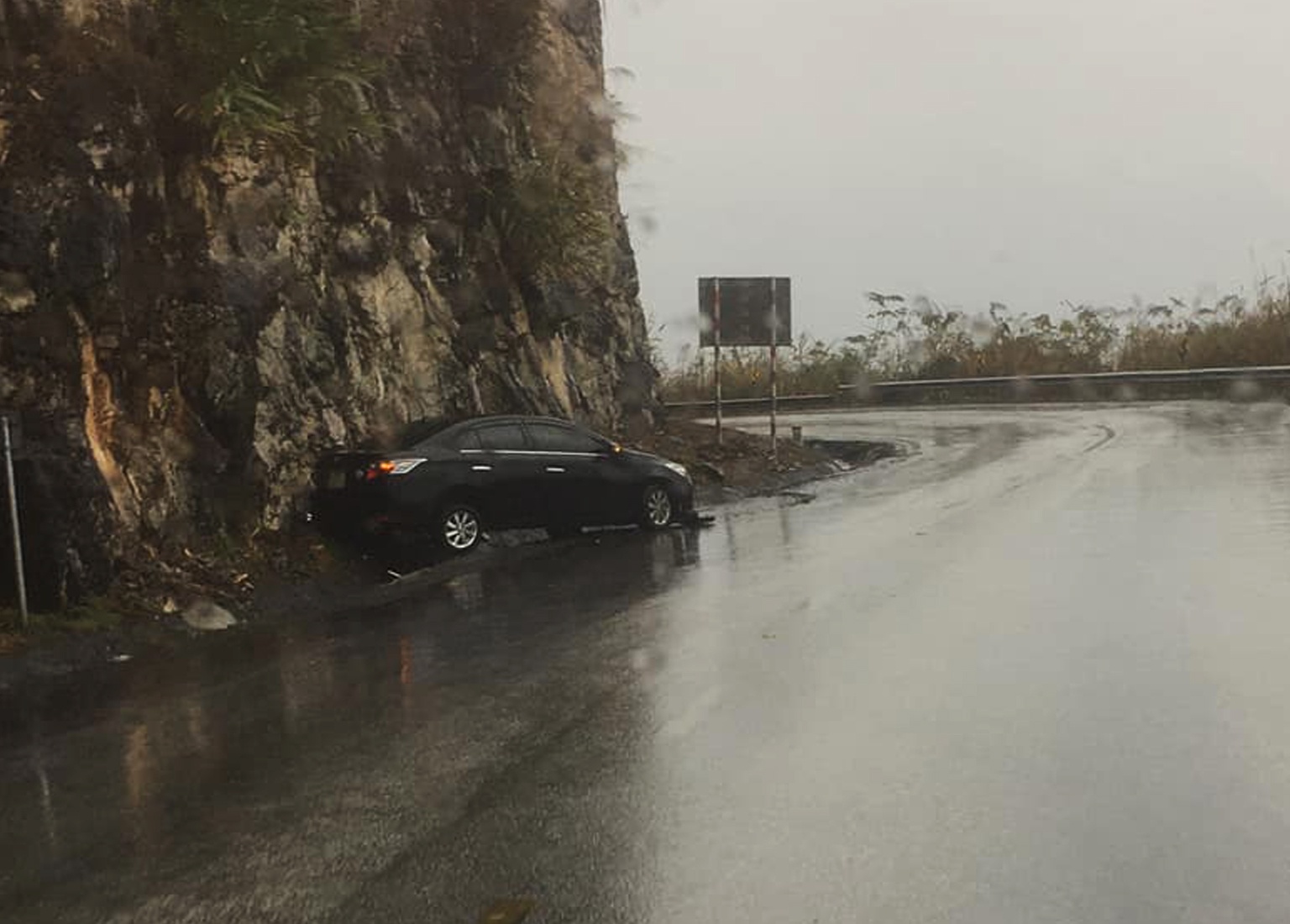 Cục CSGT khuyến cáo tài xế vì băng giá ảnh 2 Cuc CSGT khuyen cao tai xe vi bang gia anh 2