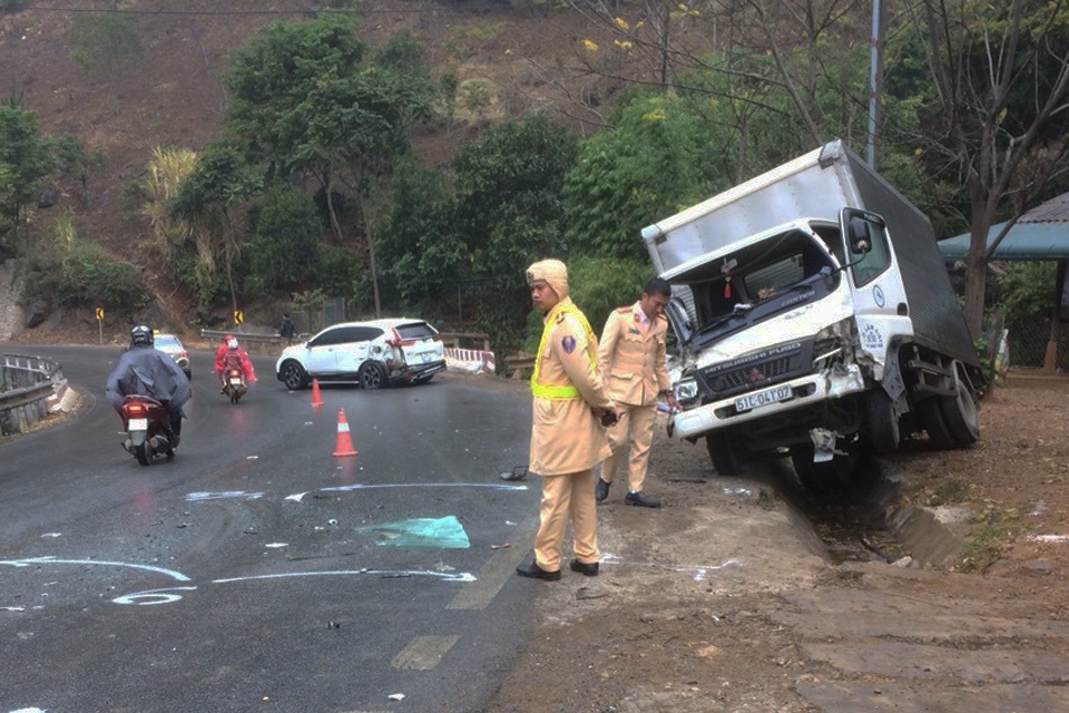 Cục CSGT khuyến cáo tài xế vì băng giá ảnh 3 Cuc CSGT khuyen cao tai xe vi bang gia anh 3