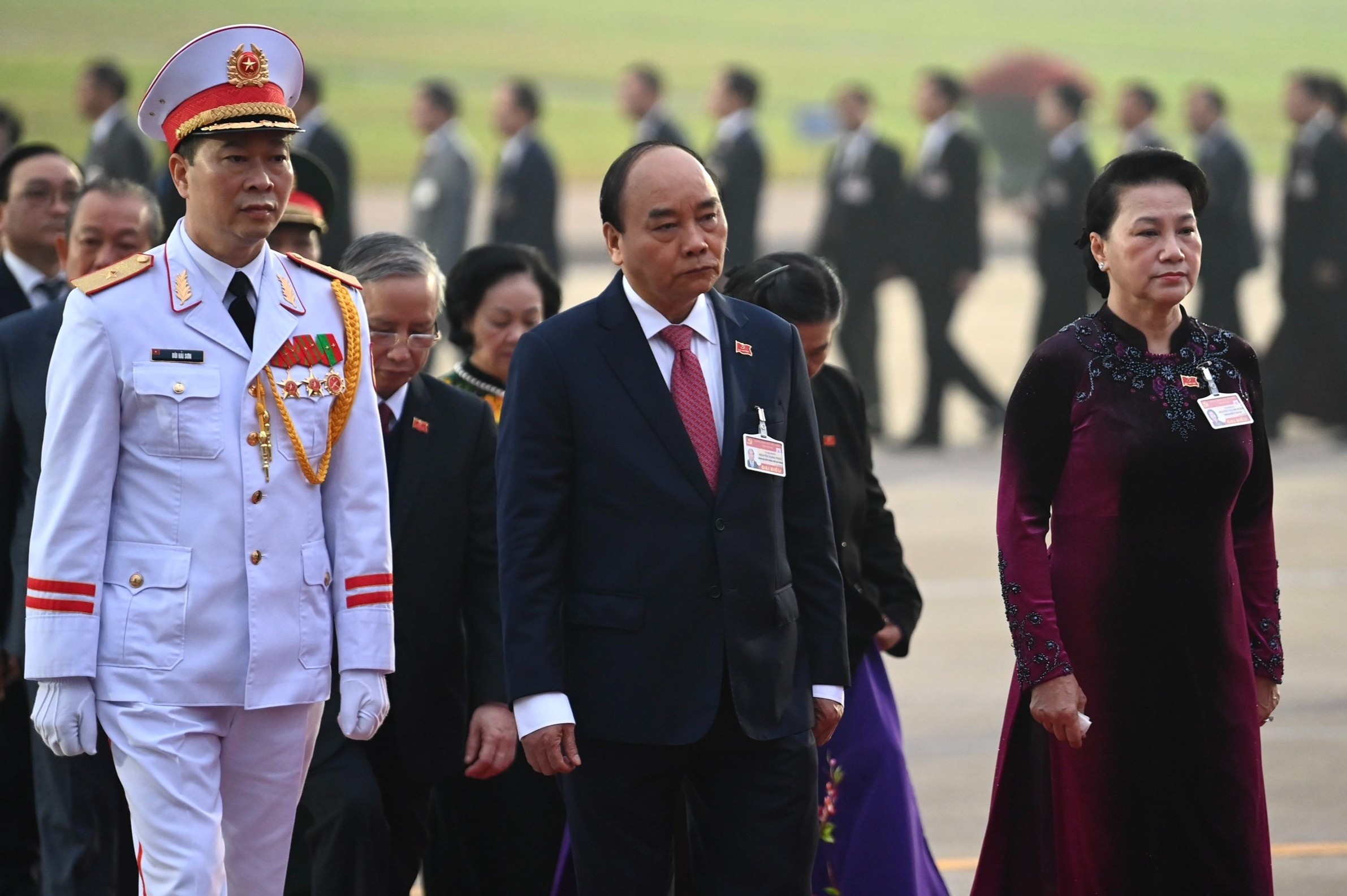 Dai bieu Dai hoi Dang XIII vieng Chu tich Ho Chi Minh hinh anh