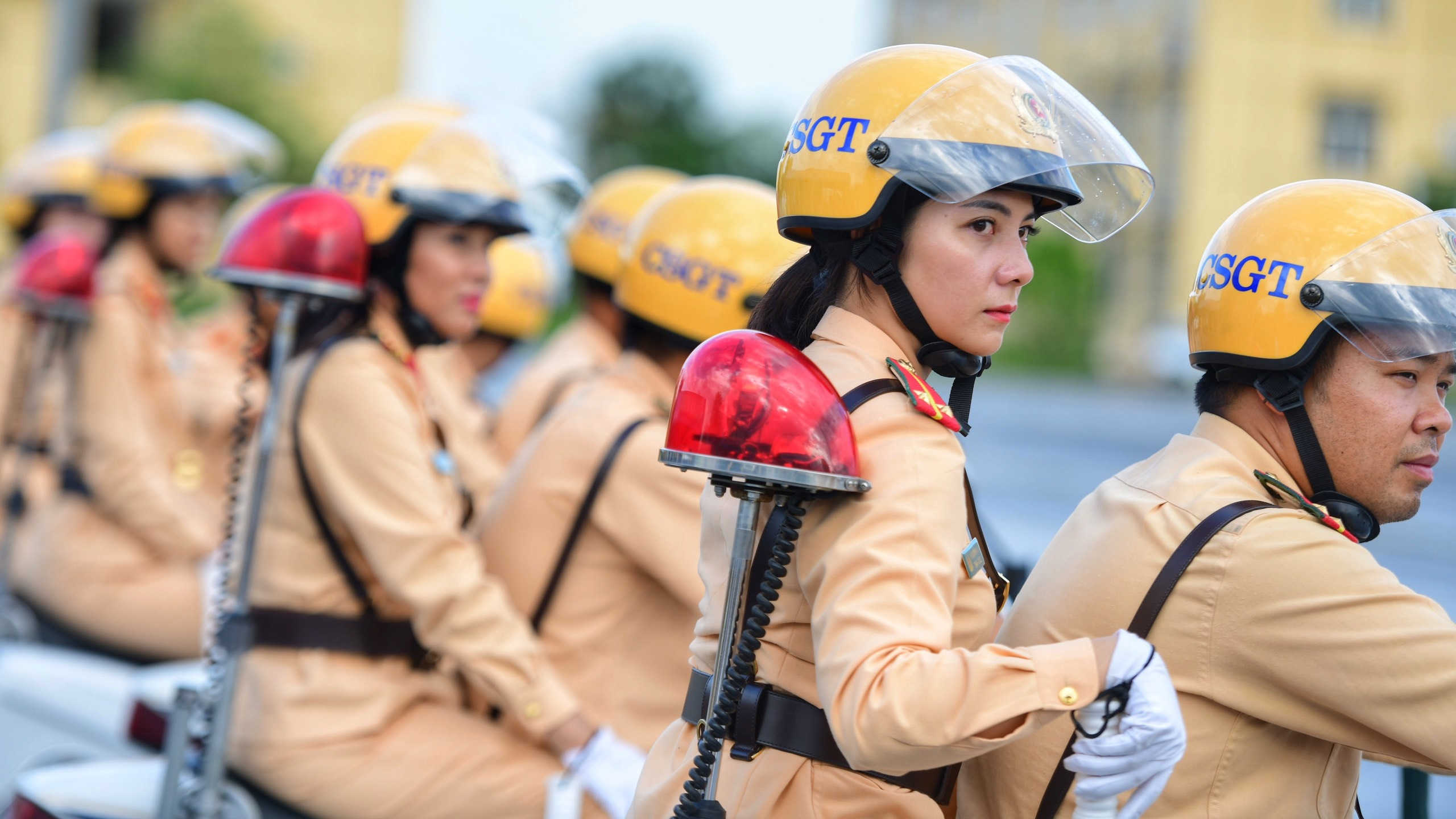 Nu CSGT dan doan Dai hoi Dang anh 3