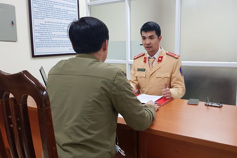 Lao theo doan xe Dai hoi Dang anh 1