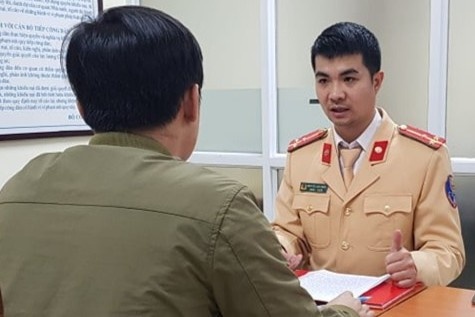 Trieu tap nguoi di xe may lao theo doan phuc vu Dai hoi Dang hinh anh