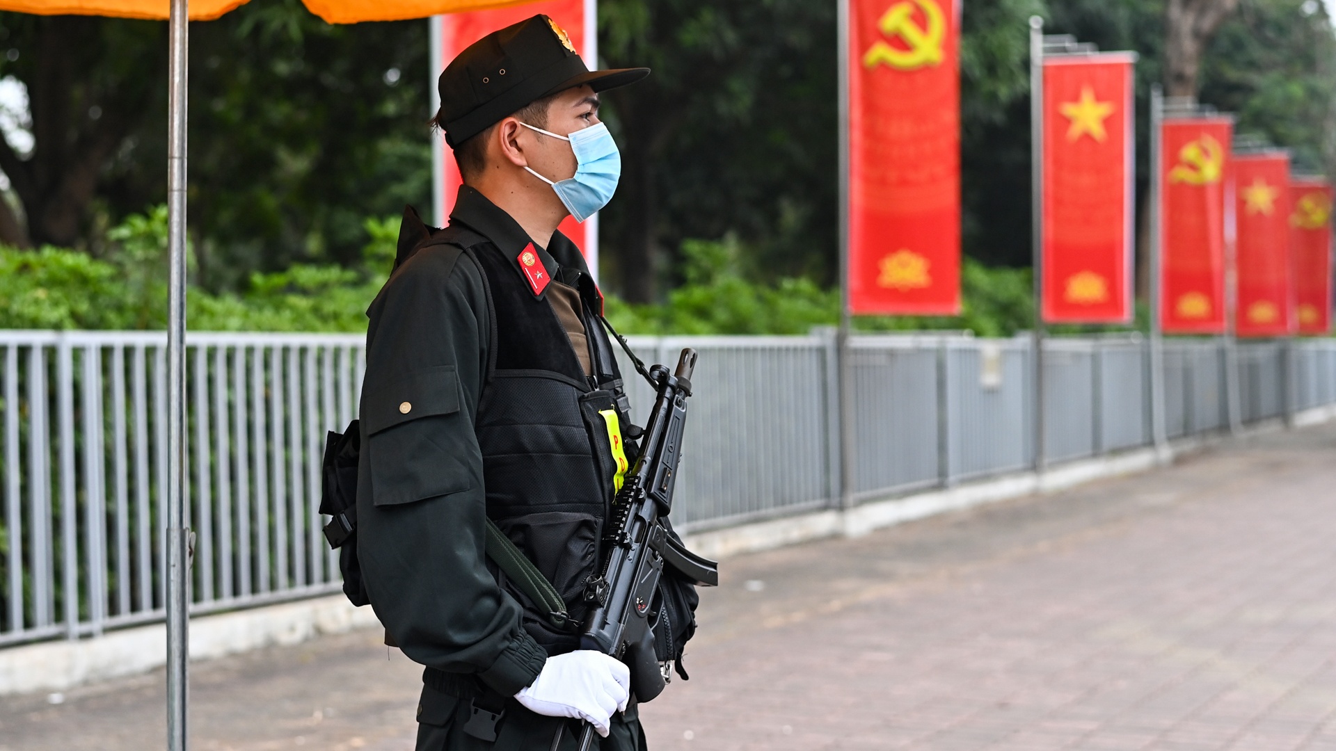 Canh sat co dong bao ve Dai hoi Dang XIII anh 11