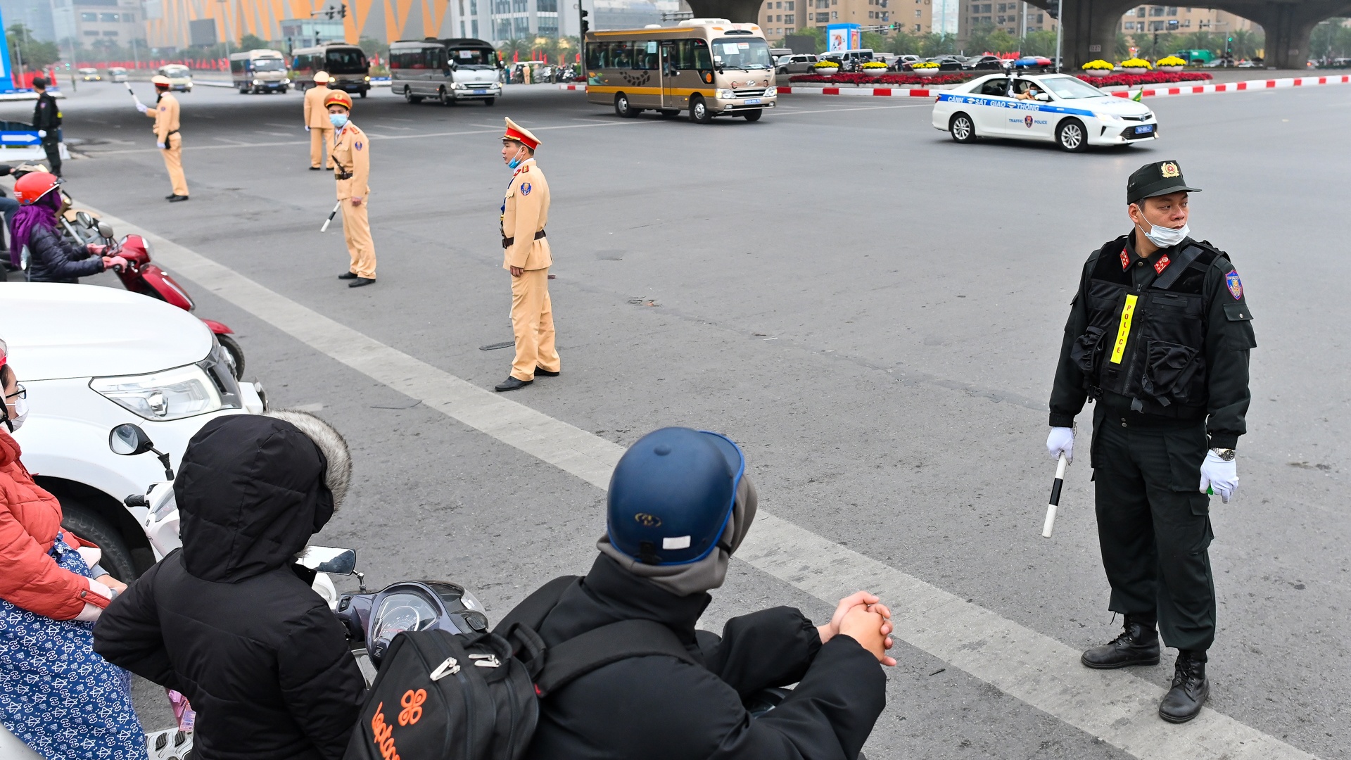 Canh sat co dong bao ve Dai hoi Dang XIII anh 12