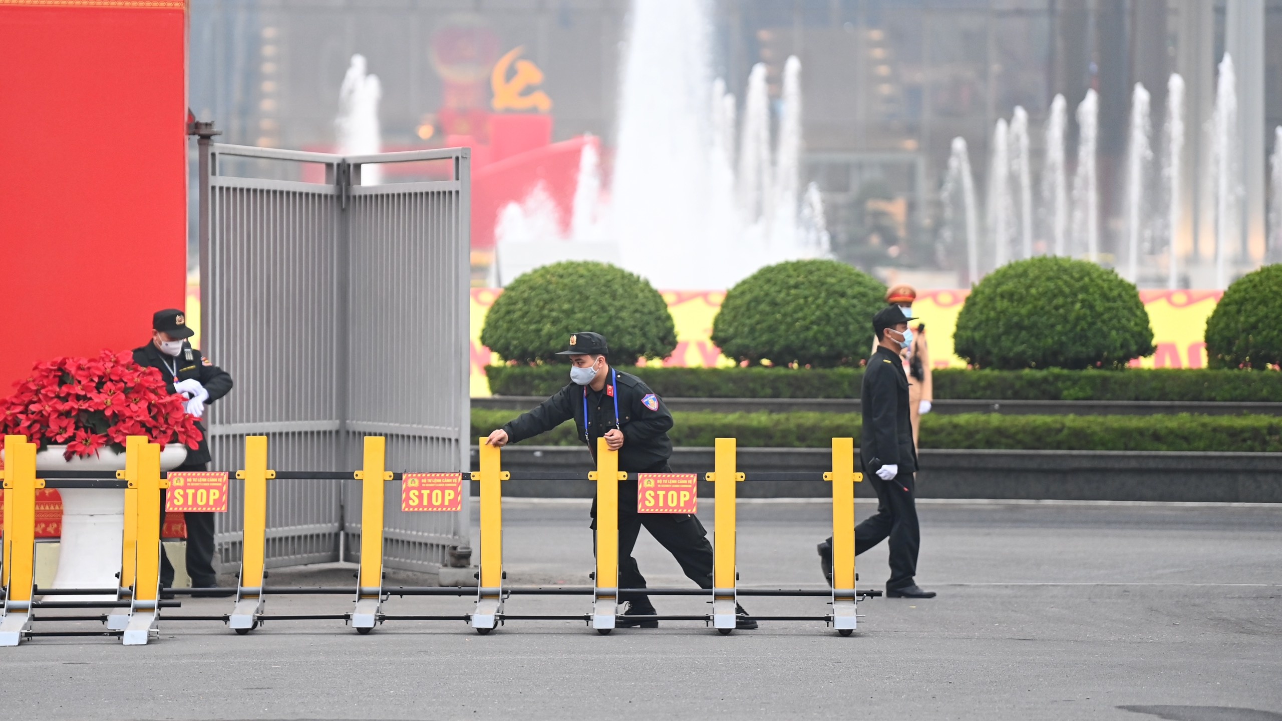 Canh sat co dong bao ve Dai hoi Dang XIII anh 10