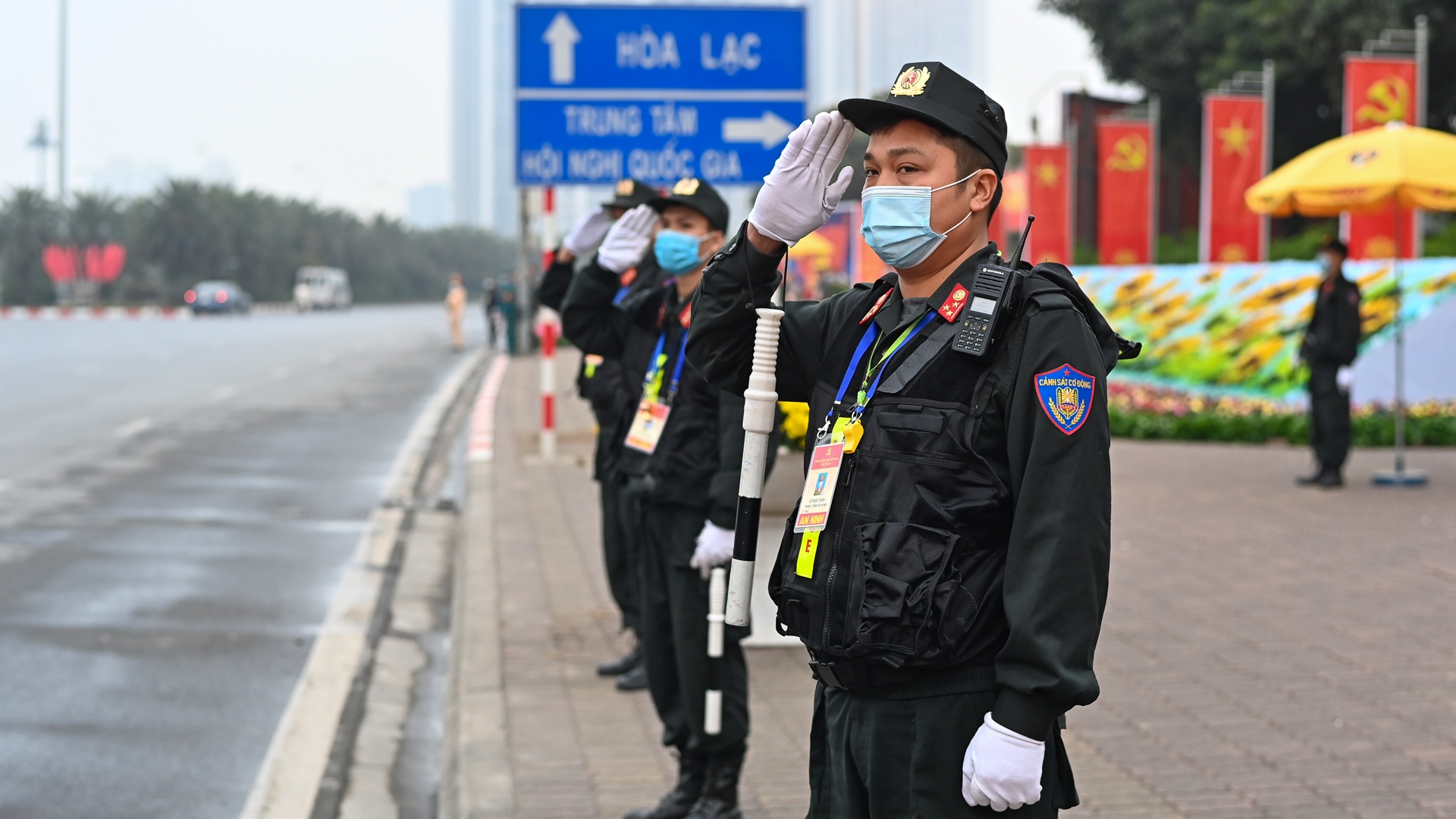 Canh sat co dong bao ve Dai hoi Dang XIII anh 9