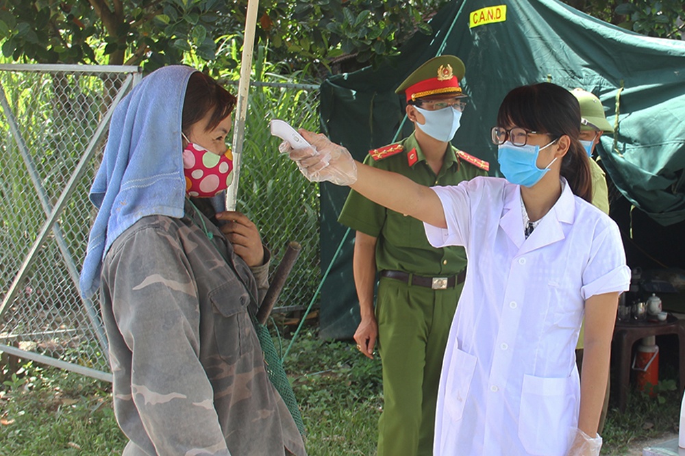 Bac Giang cach ly thon gan 600 dan vi ca duong tinh voi SARS-CoV-2 hinh anh