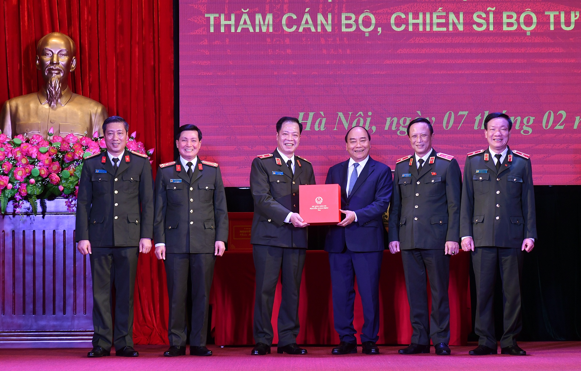 Thu tuong chuc Tet Bo Tu lenh Canh ve anh 9