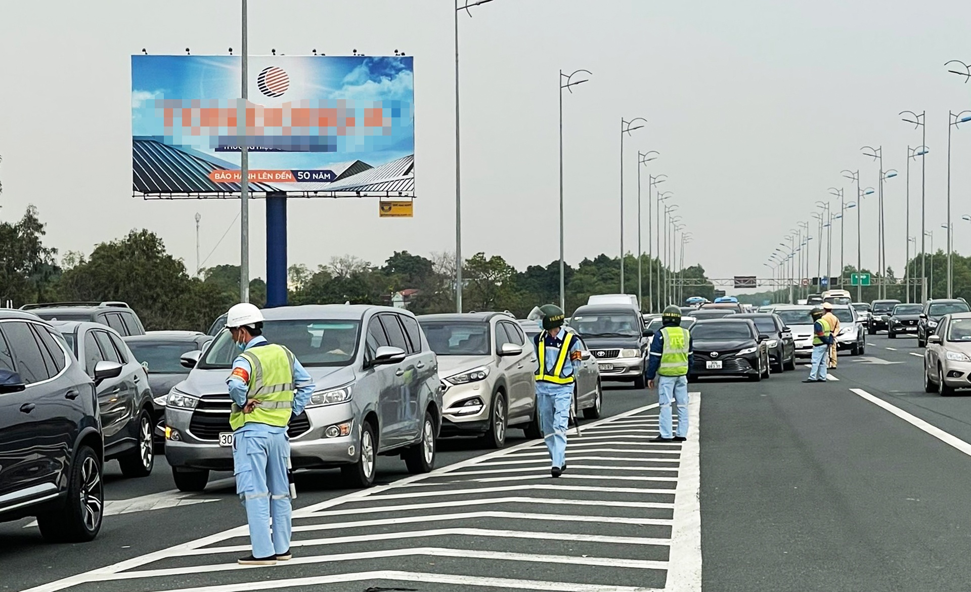 Cao toc Phap Van - Cau Gie un tac trua mung 2 Tet hinh anh