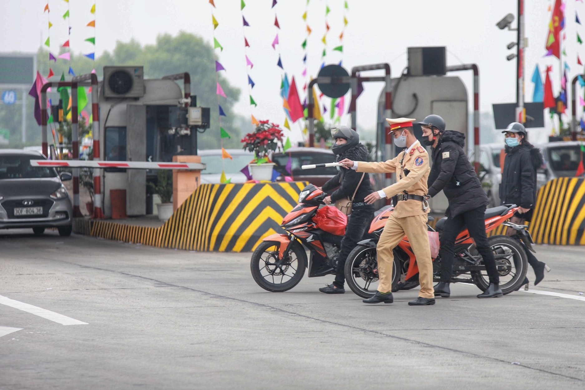 Tac duong cao toc Phap Van anh 13