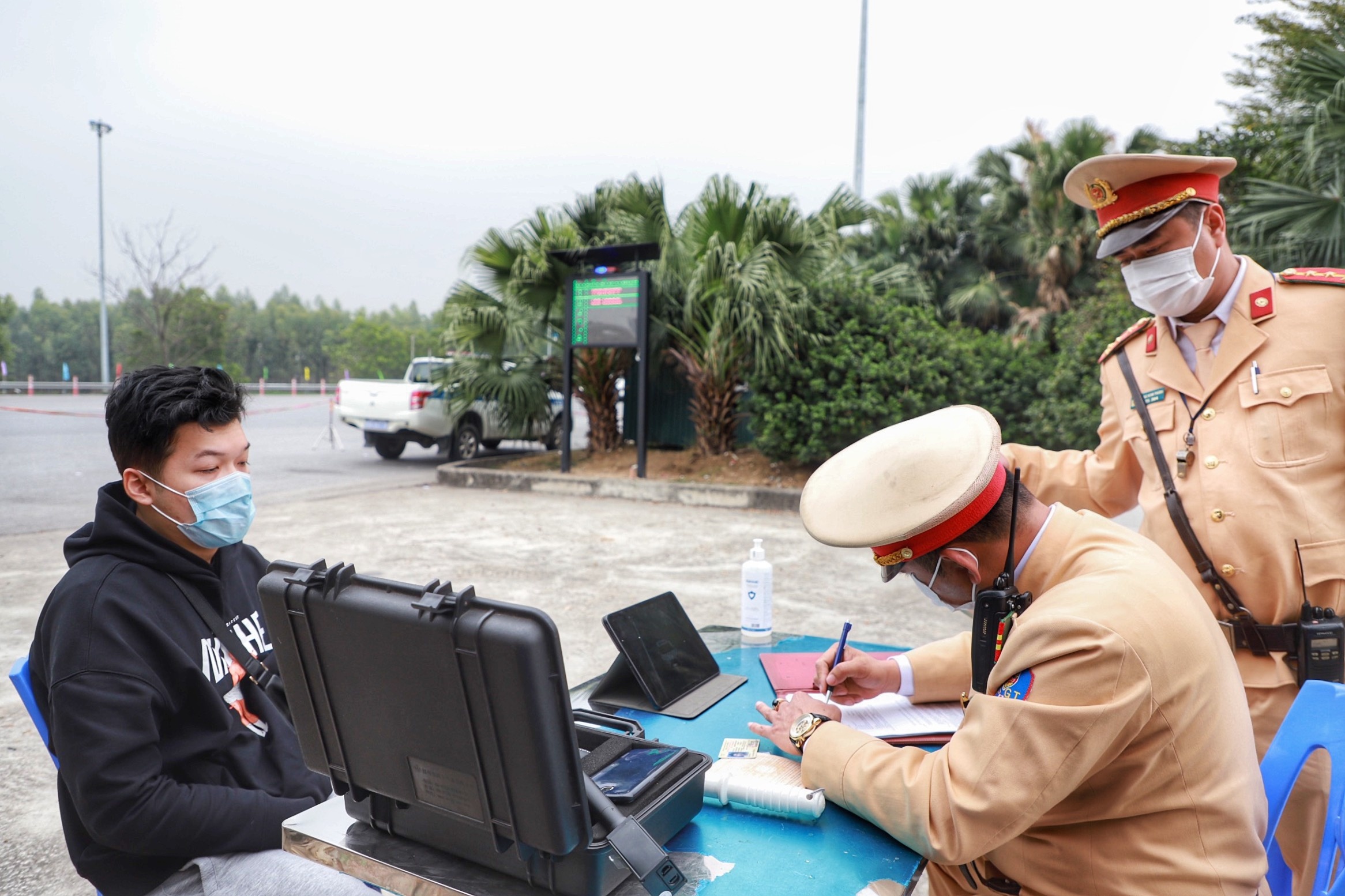 Tac duong cao toc Phap Van anh 12