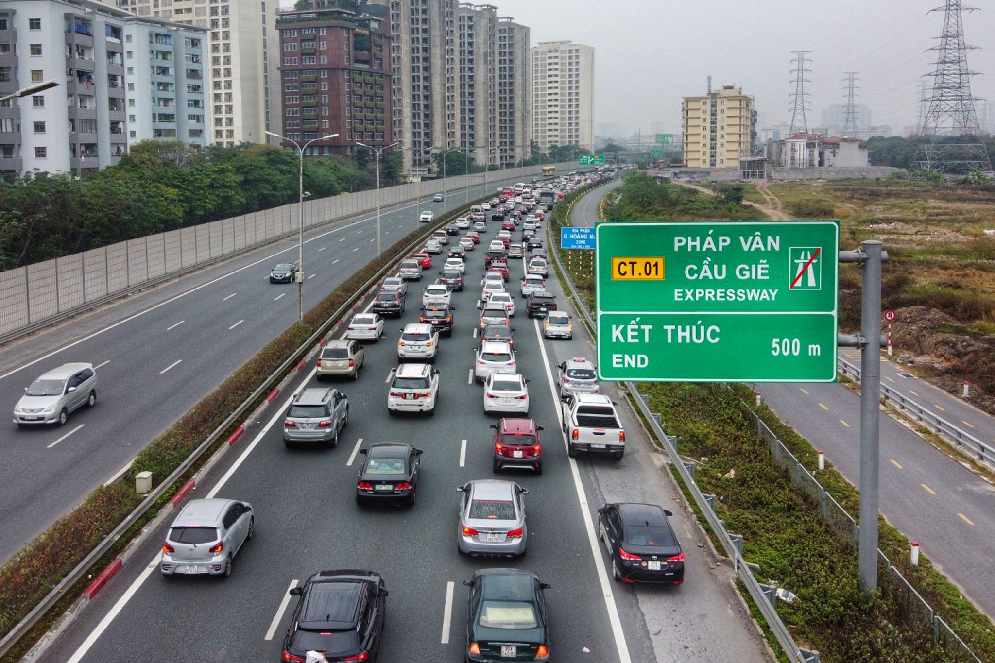 Cua ngo Ha Noi un tac gan 5 km chieu mung 4 Tet hinh anh