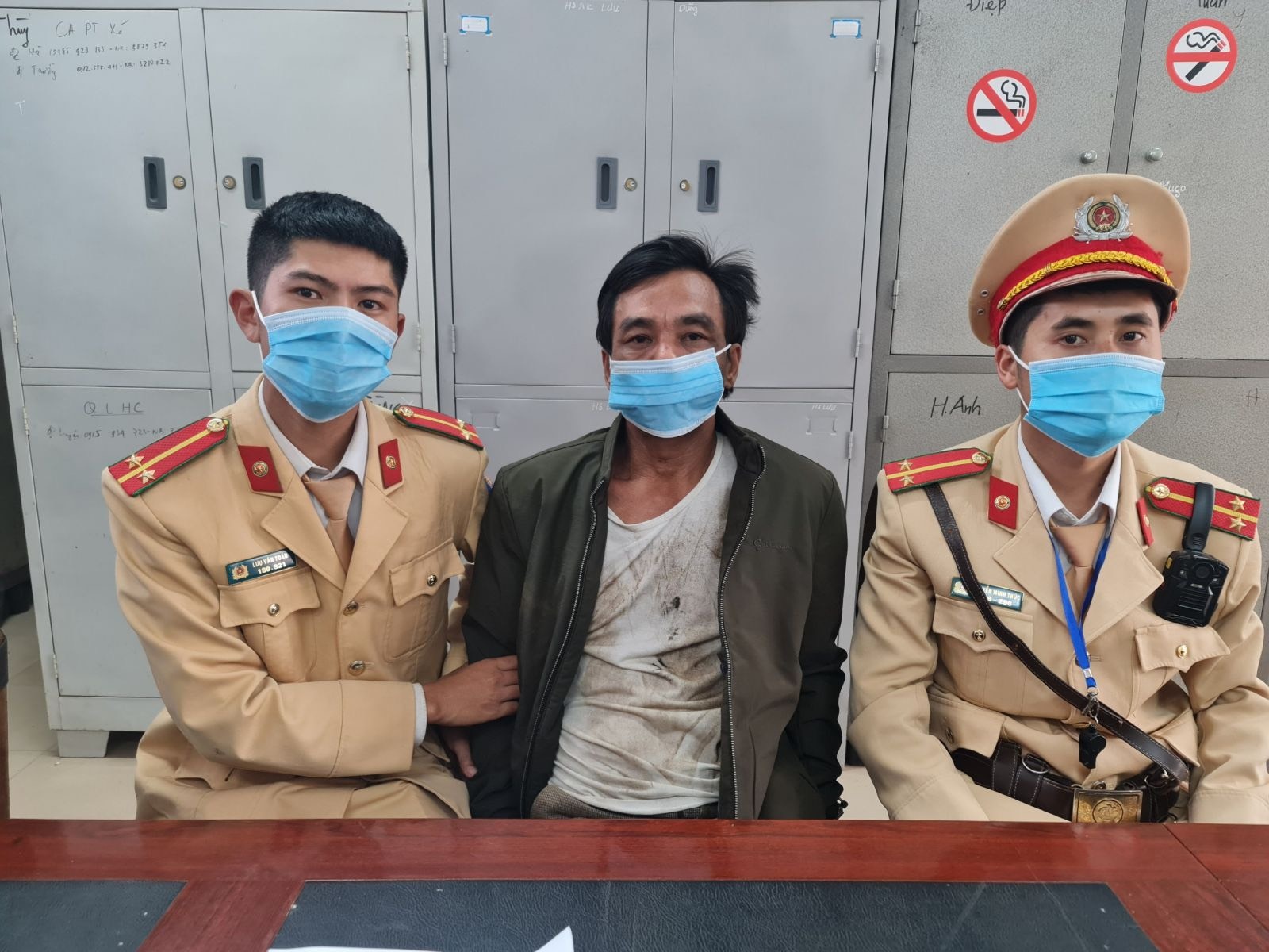 Đập máy đo nồng độ cồn ảnh 1 Dap may do nong do con anh 1