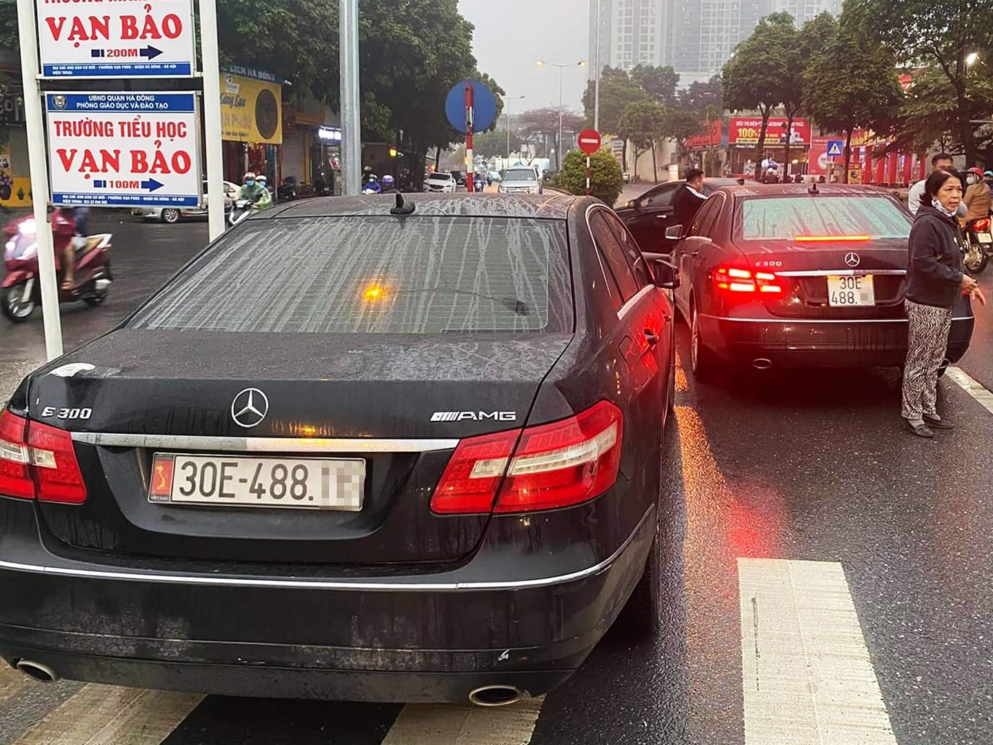 Xe Mercedes cùng biển số ảnh 1 Xe Mercedes cung bien so anh 1