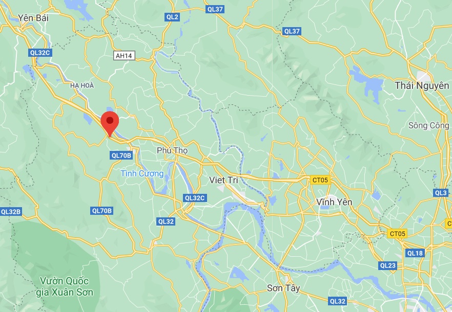 Xe khach lat cao toc Noi Bai Lao Cai anh 2