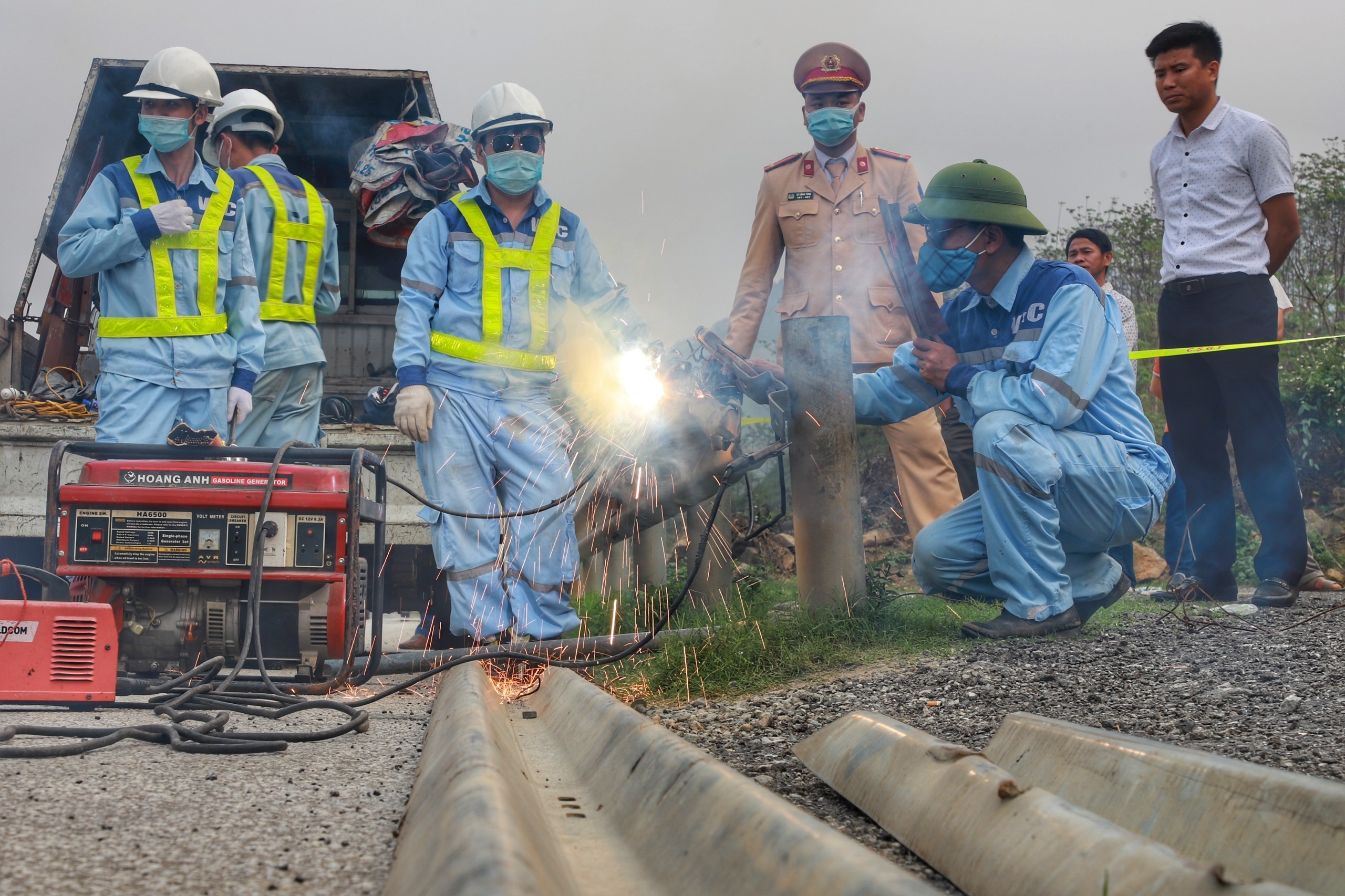 Pha rao cao toc Noi Bai Lao Cai anh 4