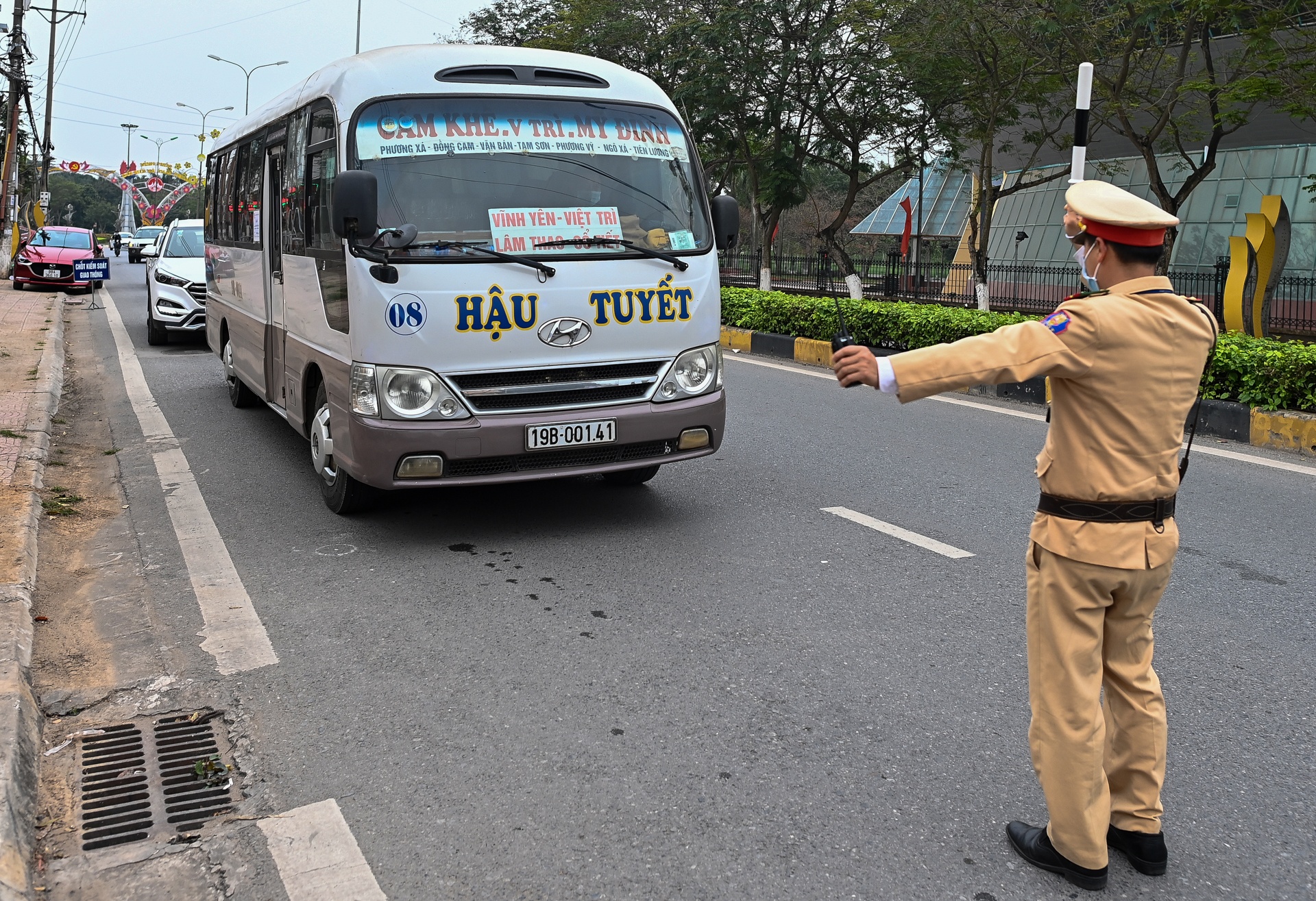 Ra quan nong do con anh 9