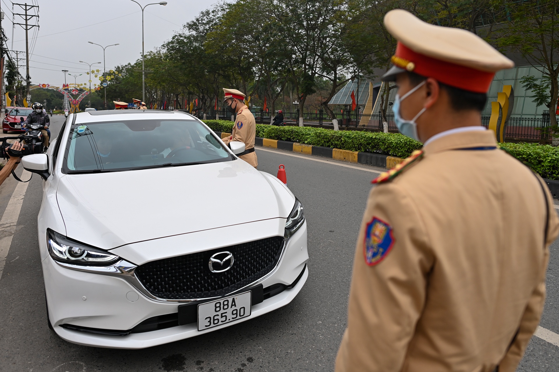 Ra quan nong do con anh 2