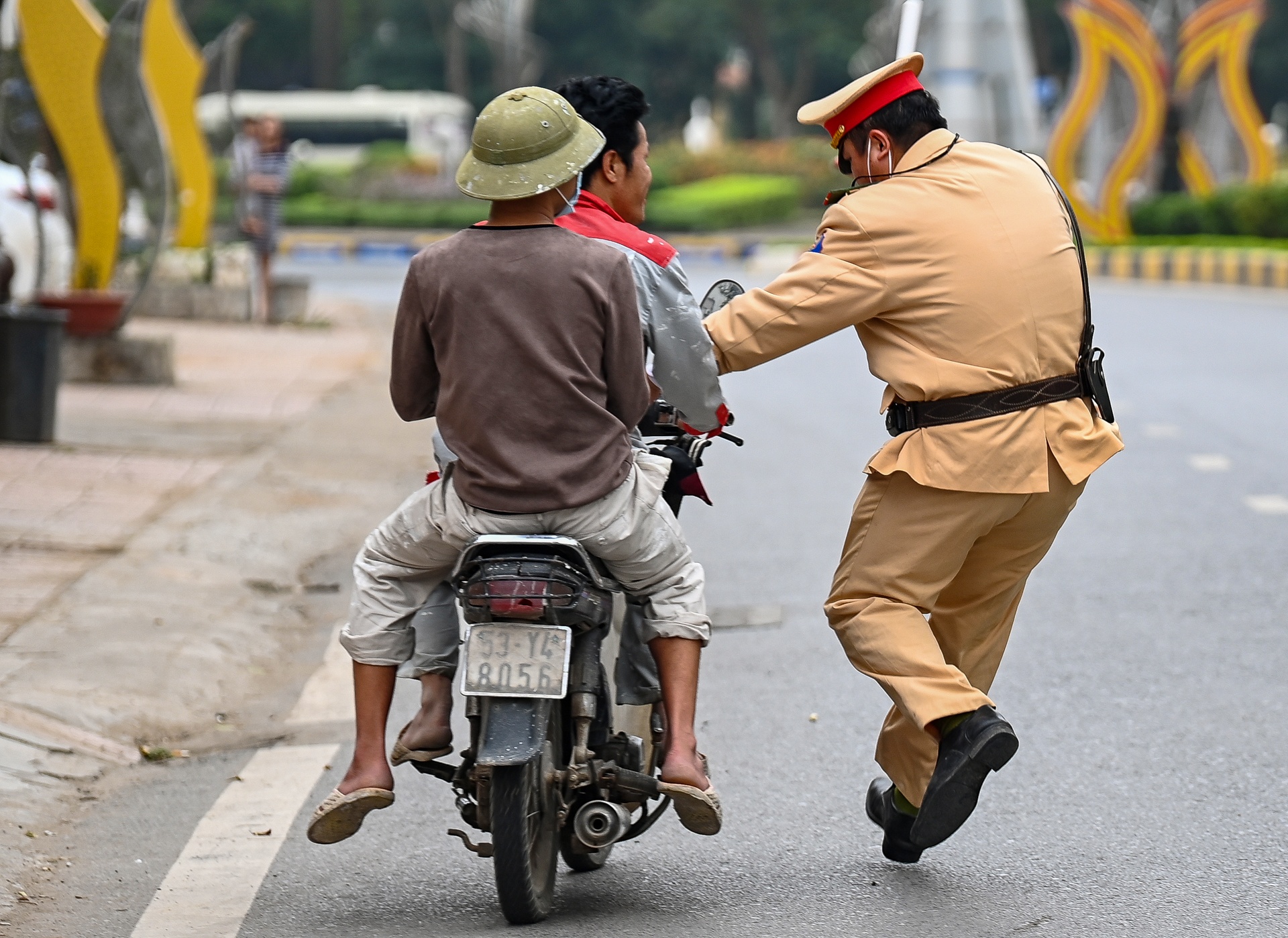 Ra quan nong do con anh 8