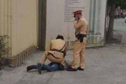 Tai xe vi pham nong do con danh canh sat giao thong hinh anh