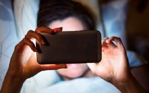 Lam ro viec cho hoc sinh uong tra sua roi yeu cau quay clip nhay cam hinh anh