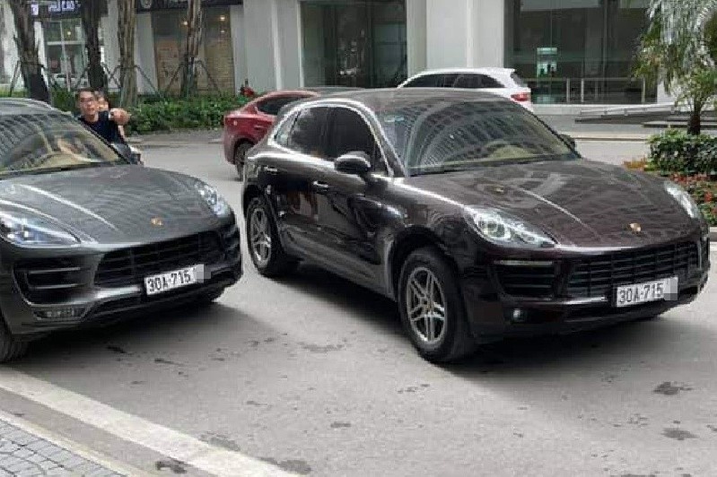 Mot trong 2 xe Porsche cung bien so bi duc so khung, so may hinh anh
