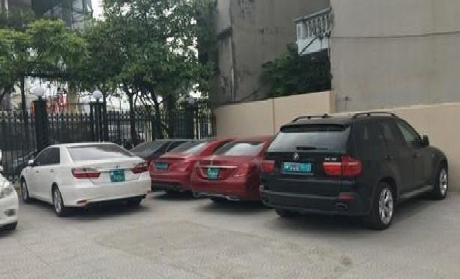 Mercedes cung bien so anh 2