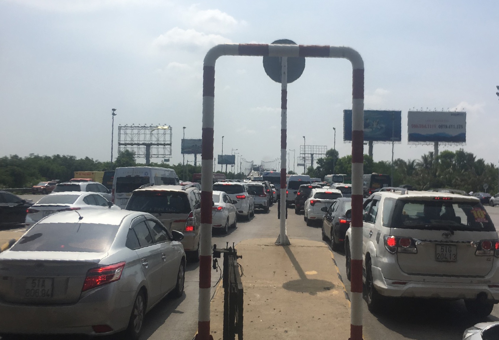 Un tac 8 km, cao toc TP.HCM - Dau Giay van khong duoc xa tram thu phi hinh anh