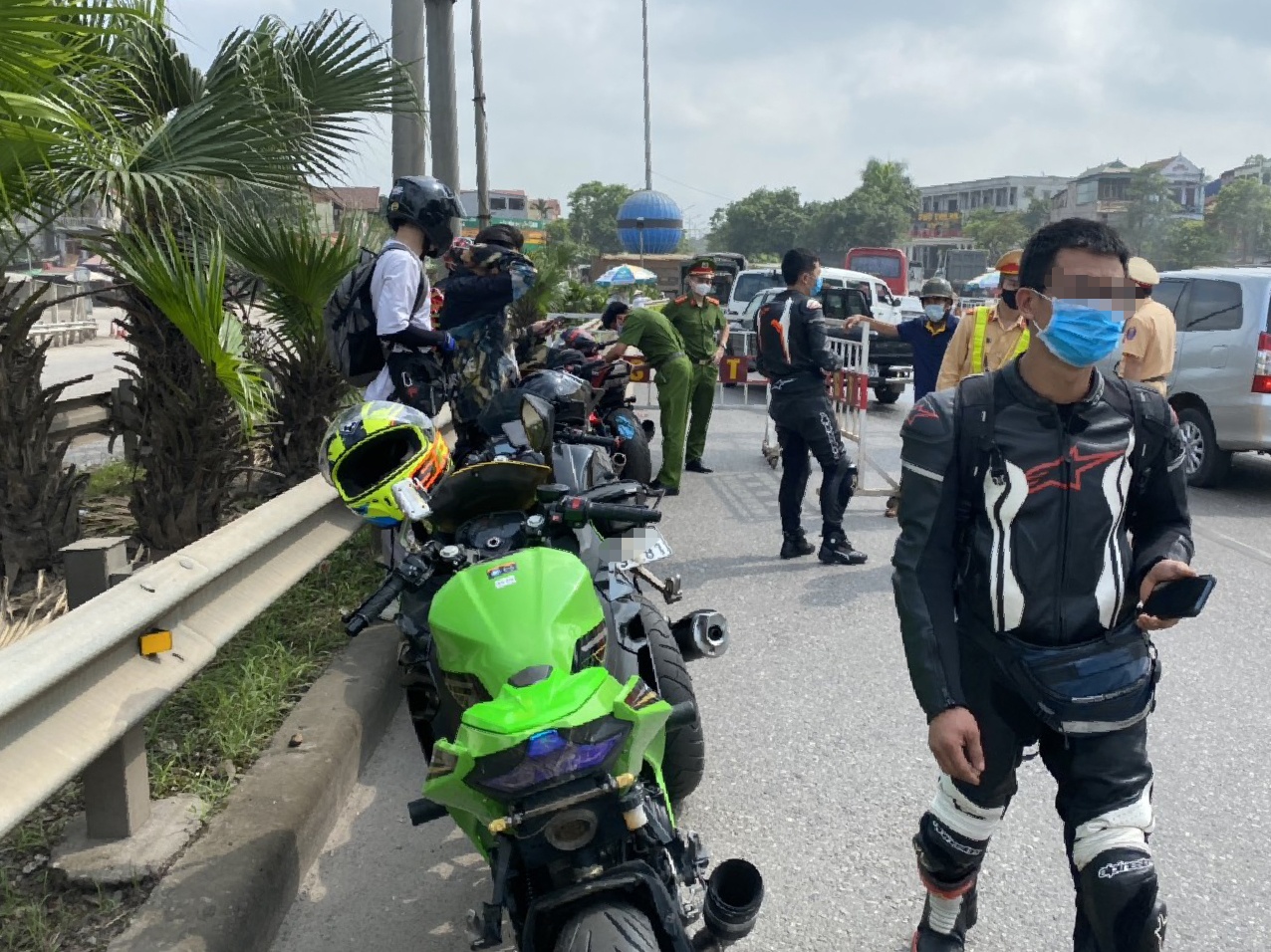 Phan khoi lon di vao cao toc anh 1