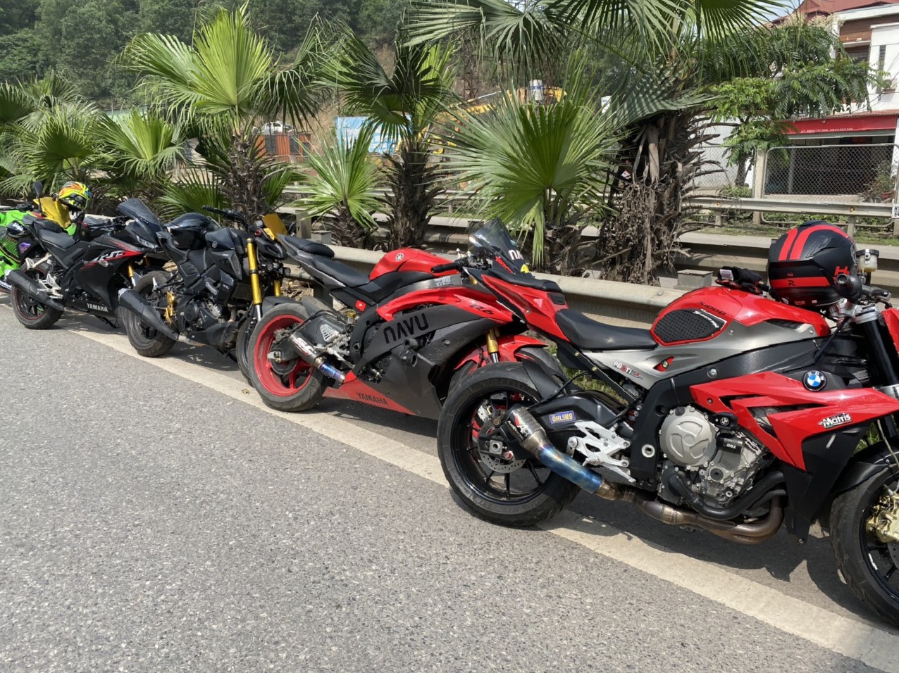 9 moto phan khoi lon di vao cao toc bi CSGT bat giu hinh anh