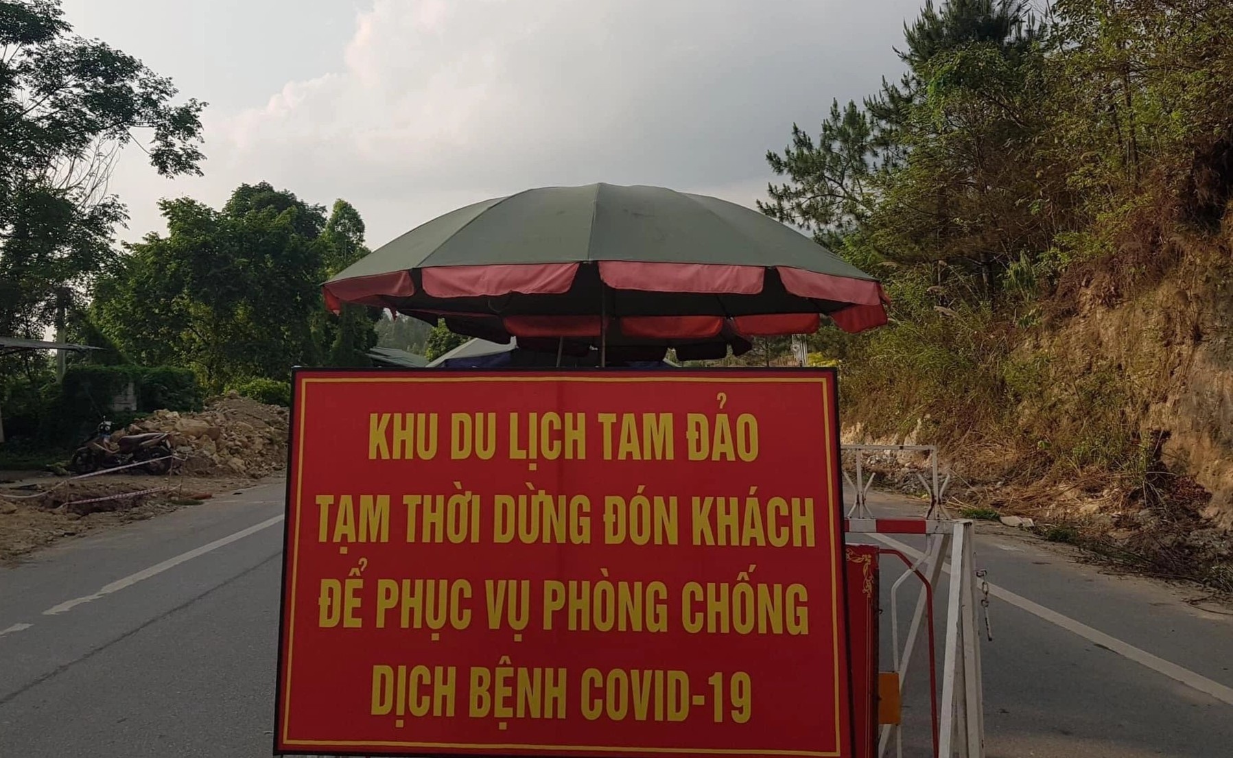 Vinh Phuc phong toa thon co 1.000 dan, dung don khach den Tam Dao hinh anh